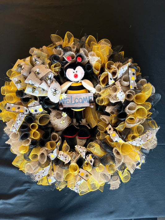 Bee Welcome wreath