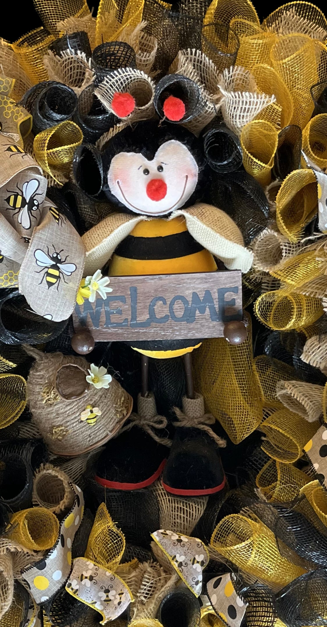 Bee Welcome wreath