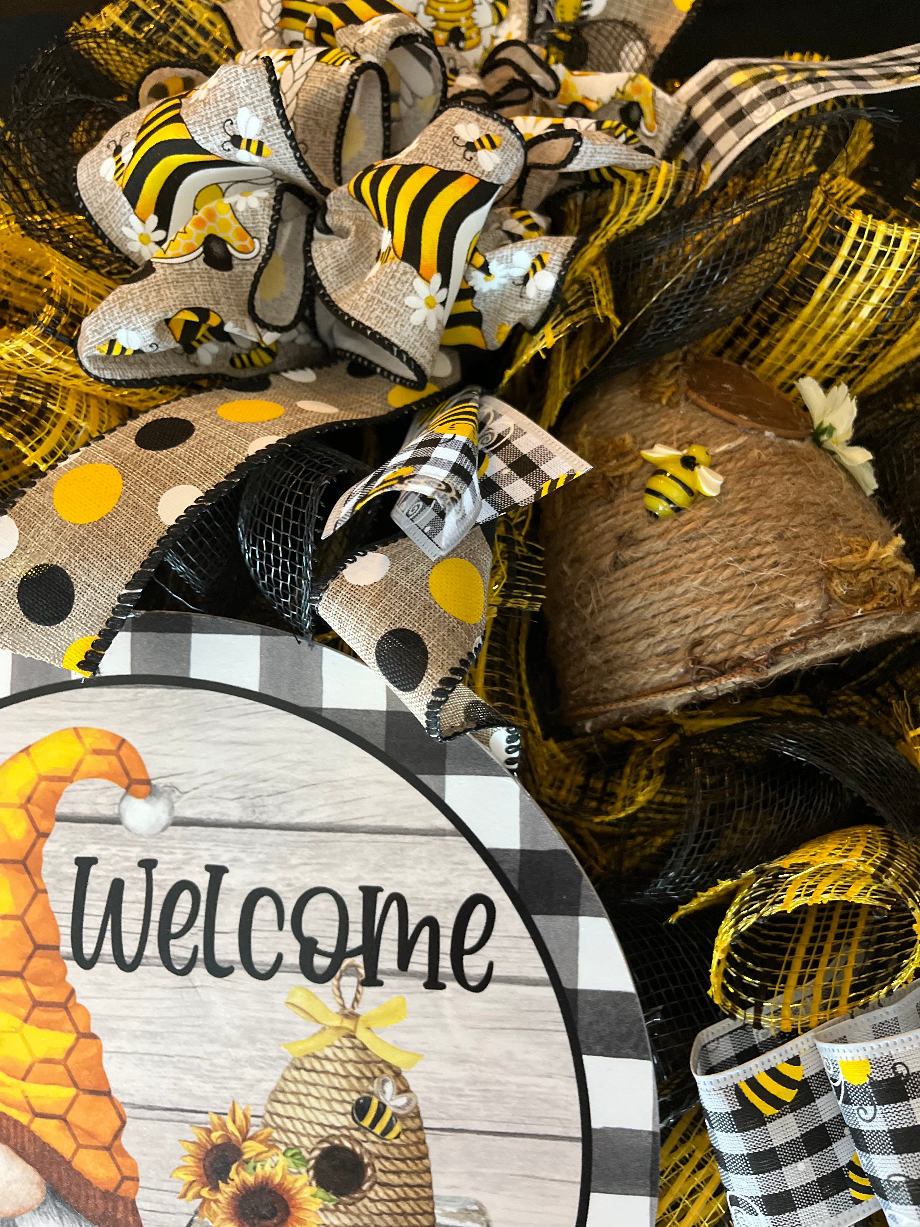 Bee wreath. Bee lovers. Bee high quality decor. Mesh wreath. Gnome wreath. Gnome lovers